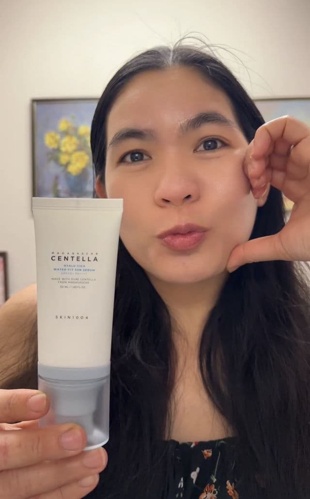 SKIN1004 Madagascar Centella Hyalu-Cica Water-Fit Sun Serum SPF50+ PA++++ review photo by KyubiNo