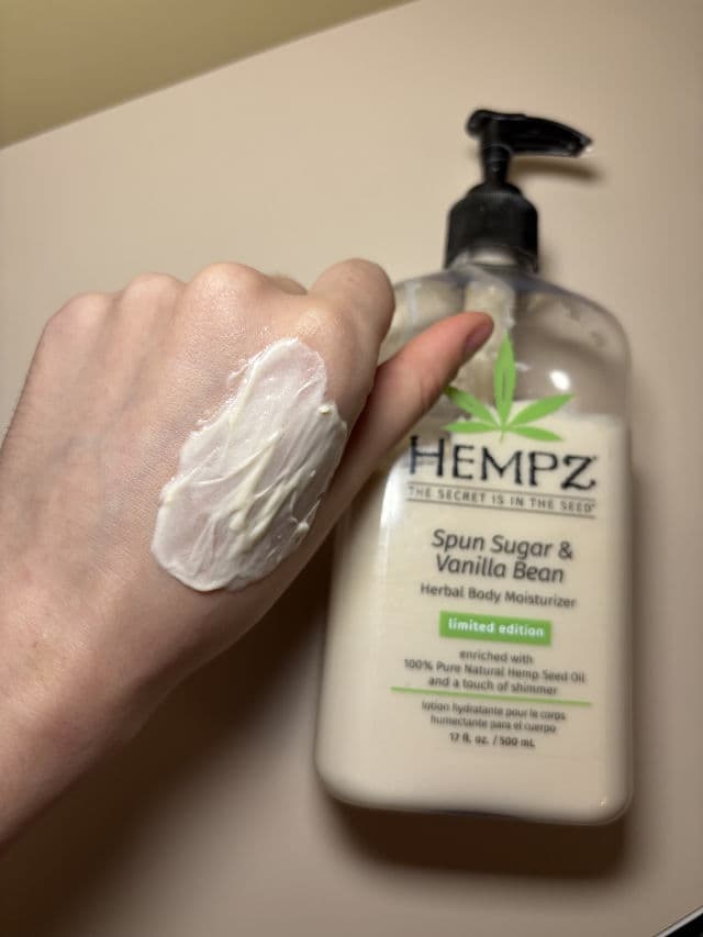 Hempz Spun Sugar & Vanilla Bean Herbal Body Moisturizer review photo by taliaby