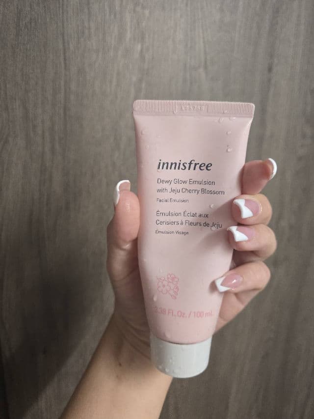 INNISFREE Dewy Glow Emulsion with Jeju Cherry Blossom review photo by Liliia1991