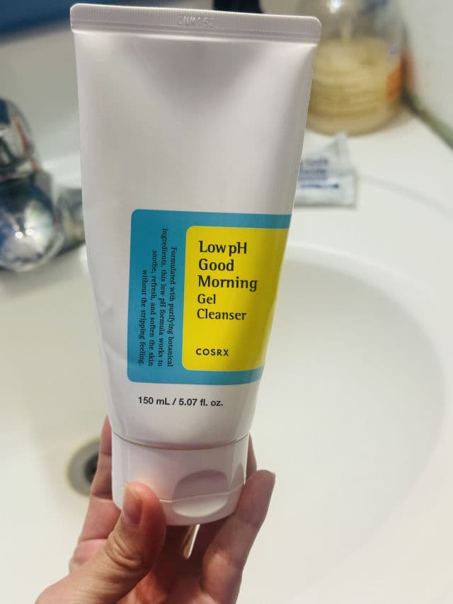 COSRX Low pH Good Morning Gel Cleanser review photo by Evebernal