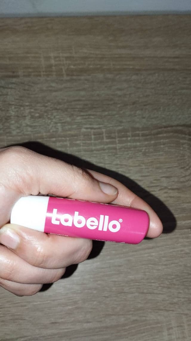 Labello Strawberry Shine  review photo by Laurarivera