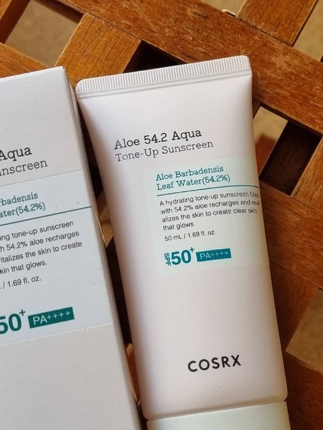 COSRX Aloe 54.2 Aqua Tone-up Sunscreen SPF50+ PA++++ review photo by glowandsunshine