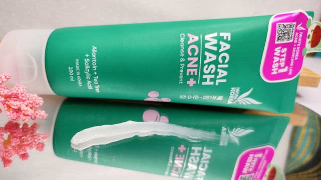 iWhite Korea Acne+ Facial Wash review photo by Apweel
