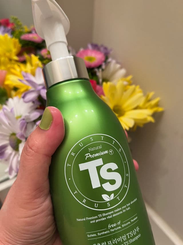 TS Trillion TS Premium Shampoo review photo by EyeNez