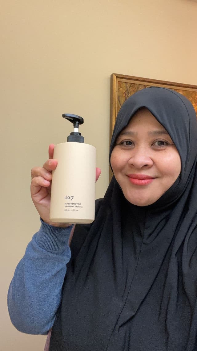 107 Scalp Purifying Microbiome Shampoo review photo by EyeNez