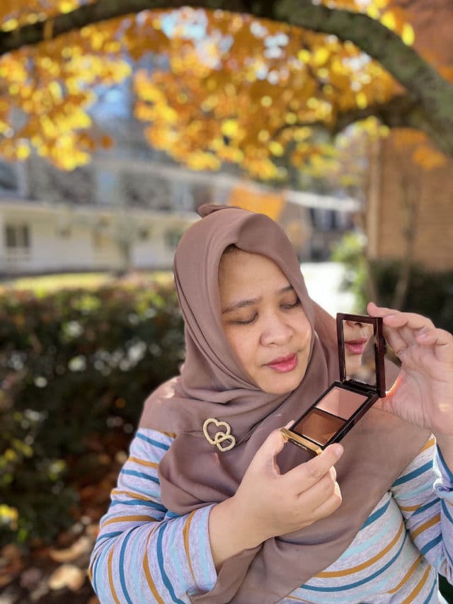 Tom Ford Shade and Illuminate Cream Contour Duo review photo by EyeNez