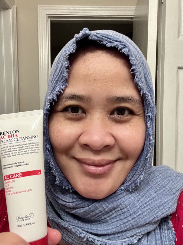 BENTON AC BHA Foam Cleansing review photo by EyeNez