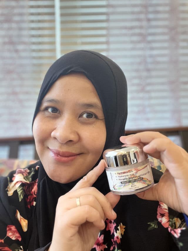 Just Cosmetic Just Cream review photo by EyeNez