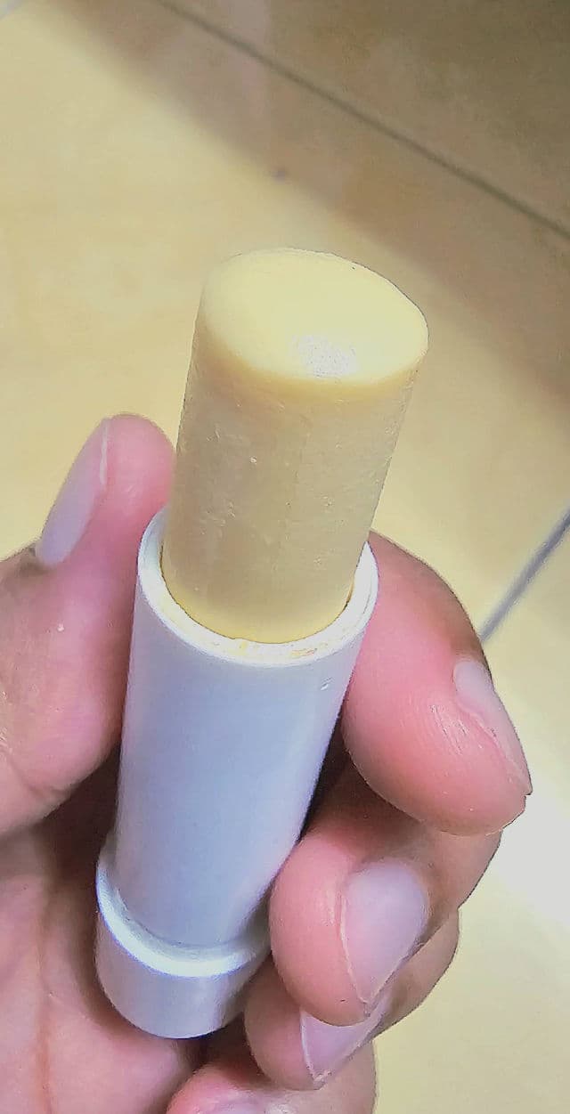 Nivea Mango Shine Caring Lip Balm review photo by mirmi