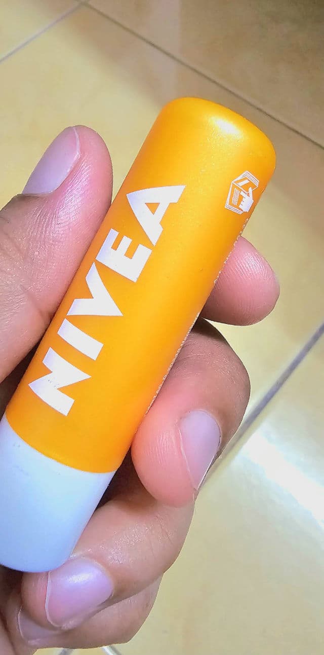 Nivea Mango Shine Caring Lip Balm review photo by mirmi