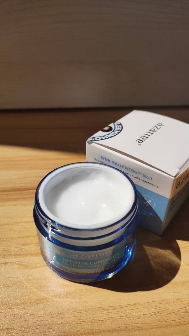 Azarine Intense Luminous Barrier Moisturizer review photo by MuslimDarmawan