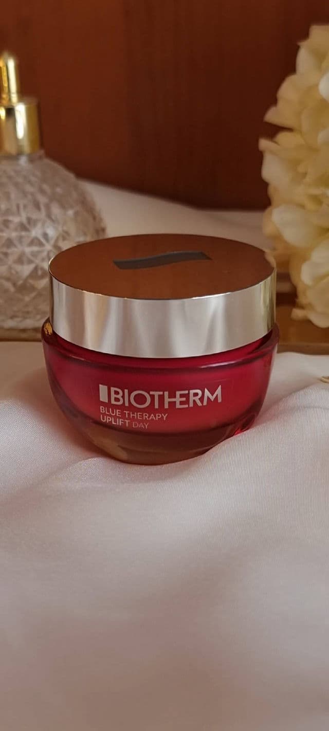 Biotherm Blue Therapy Red Algae Uplift Cream Day review photo by Cosmetikarmina