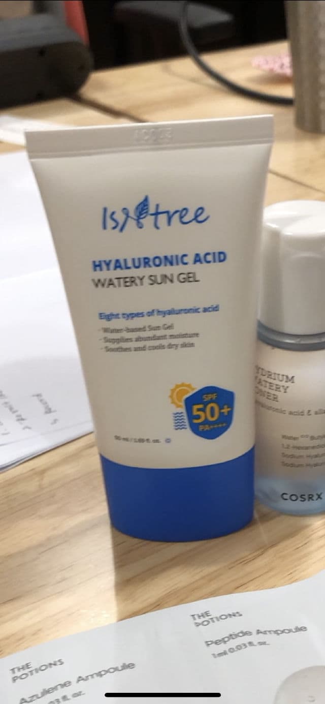 ISNTREE Hyaluronic Acid Watery Sun Gel SPF50+ PA++++ review photo by StevanySupardi