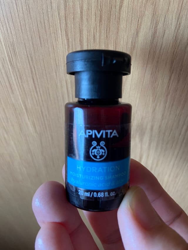 Apivita Moisturizing Shampoo review photo by carolesleo