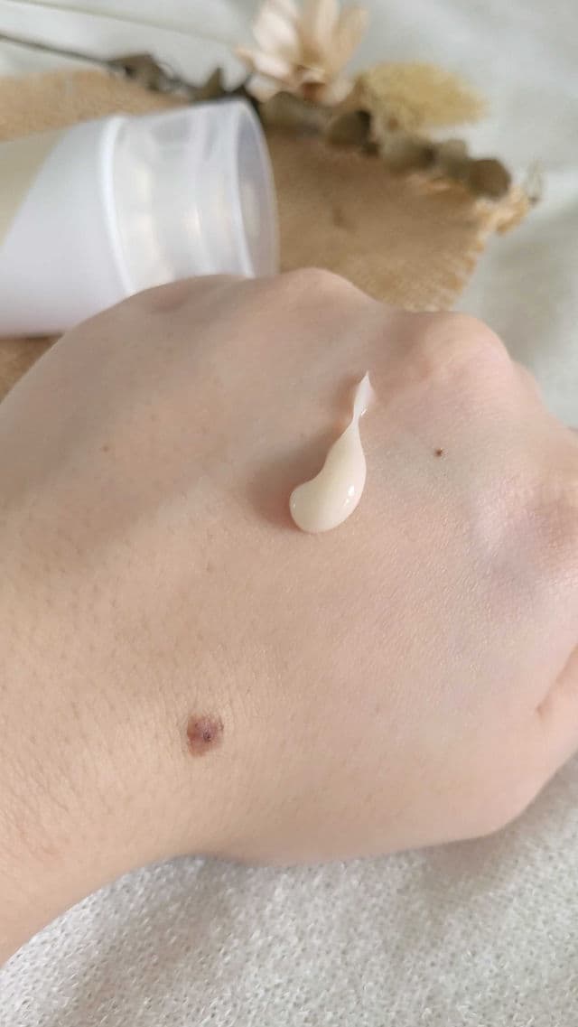 ISNTREE Yam Root Vegan Milk Cream review photo by pxreviews