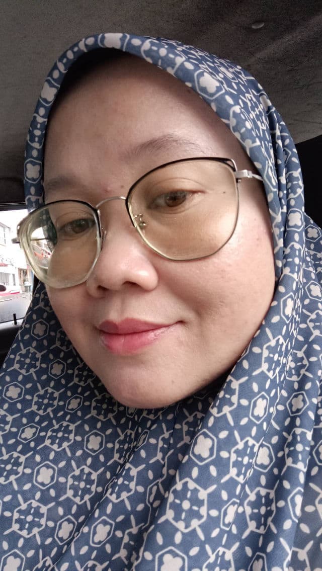 SKIN AQUA Sunplay Sarafit UV Tinted Base SPF50 PA+++ review photo by Jamalia