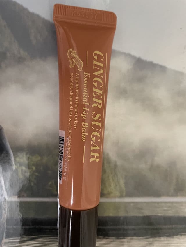 ARITAUM Ginger Sugar Essential Lip Balm review photo by Pickyplans