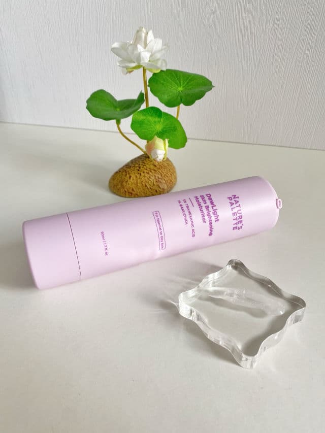 Nature's Palette DewLight Skin Brightening Moisturiser  review photo by cikbskincarestories