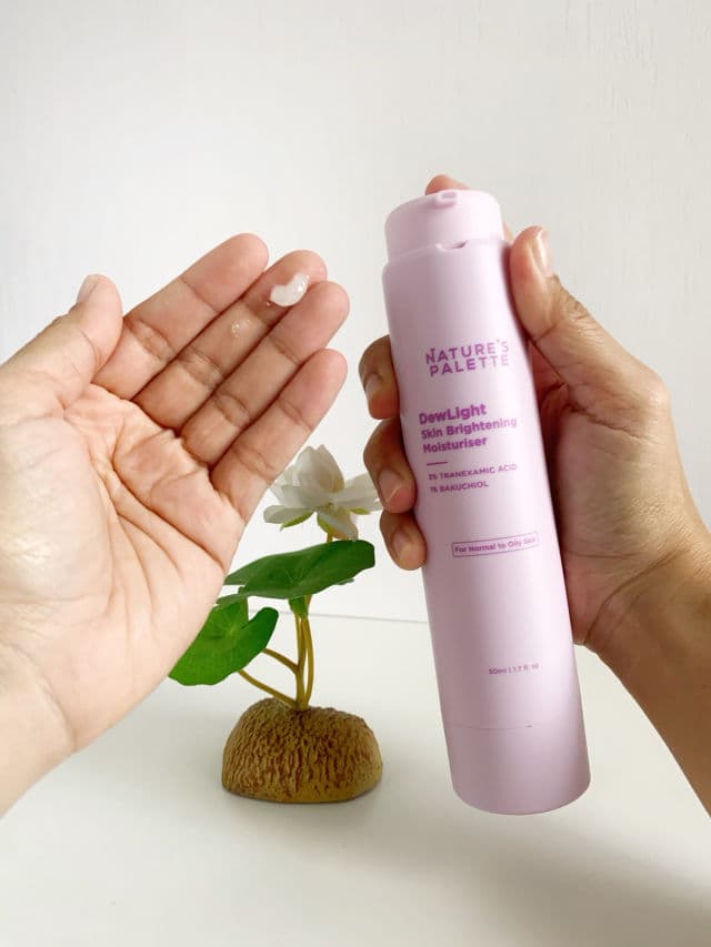 Nature's Palette DewLight Skin Brightening Moisturiser  review photo by cikbskincarestories