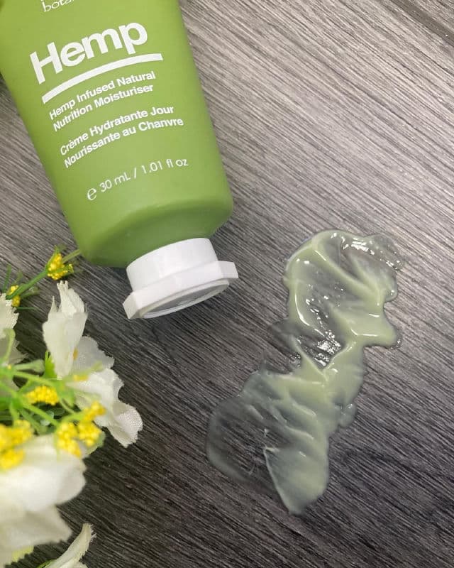 Dr. Botanicals Hemp Infused Natural Nutrition Moisturiser review photo by Skincareandfood