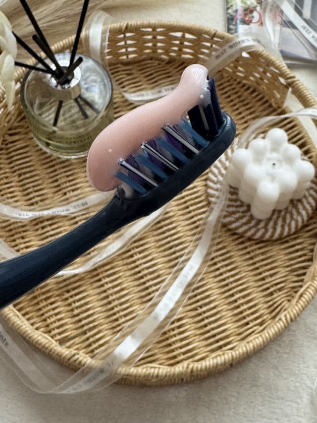 HIMALAYA PINK SALT Hydroxyapatite+Niacinamide Toothpaste review photo by Dildora