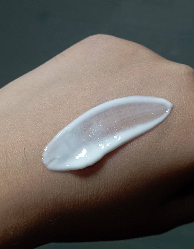 Vaseline Healthy Bright SPF 24 PA++ review photo by angelzayeee