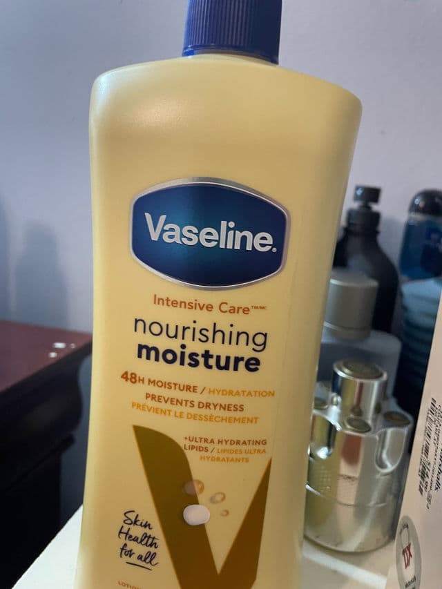 Vaseline Healthy Bright Daily Brightening Even Tone Body Lotion review photo by milian