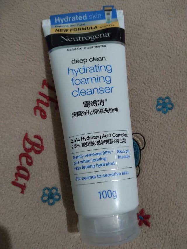 Neutrogena Deep Clean Hydrating Foaming Cleanser review photo by nicky1206