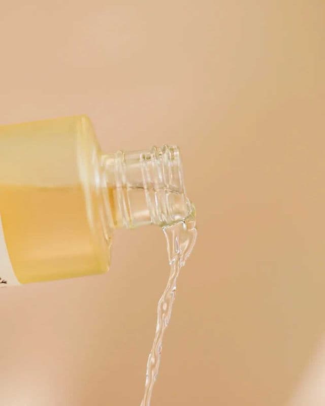 SKINFOOD Yuja C Dark Spot Clear Essence review photo by Imperfectskin