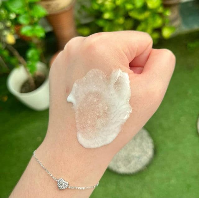 Melano CC Vitamin C Brightening Enzyme Face Wash review photo by Cinderellacollins