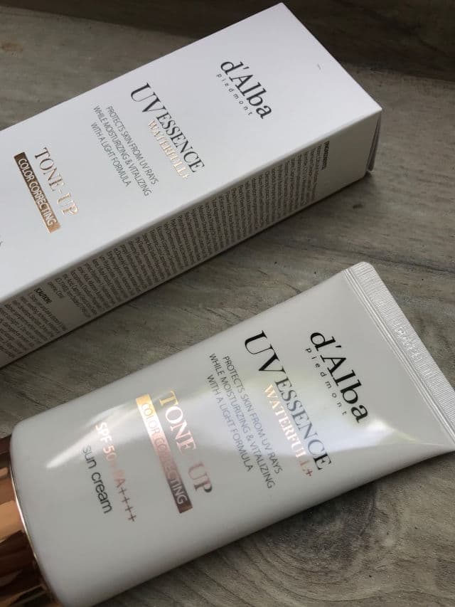 D' Alba Piedmont UV Essence Waterfull UV Essence Tone-Up Sun Cream SPF50+ PA++++ review photo by gweniithannah