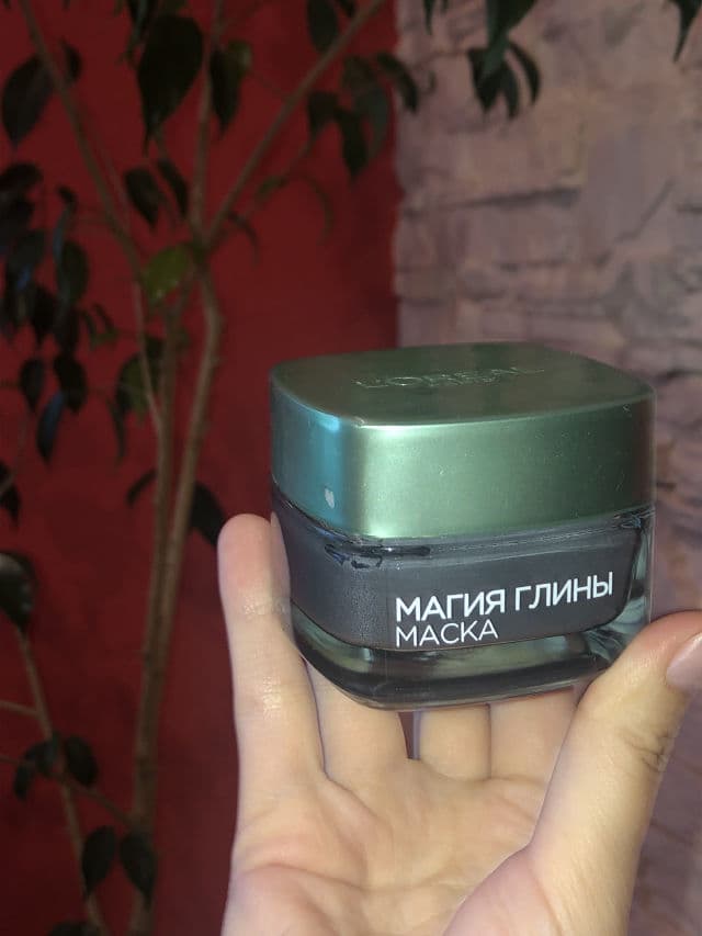 L'Oreal Paris Pure Clay Detoxifying + Brightening Charcoal Mask review photo by BlondieRS