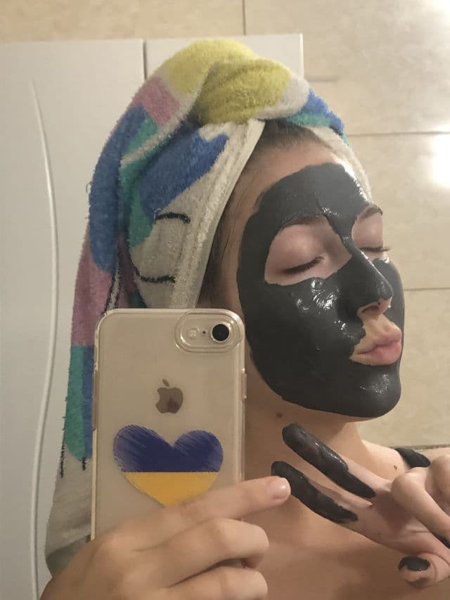 L'Oreal Paris Pure Clay Detoxifying + Brightening Charcoal Mask review photo by BlondieRS