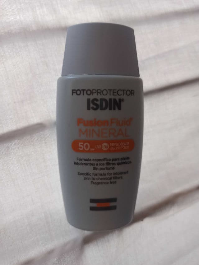 ISDIN Fusion Fluid MINERAL SPF 50 review photo by raque