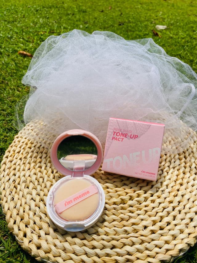 I'M MEME Pink Blur Tone-Up Pact review photo by Nuryn