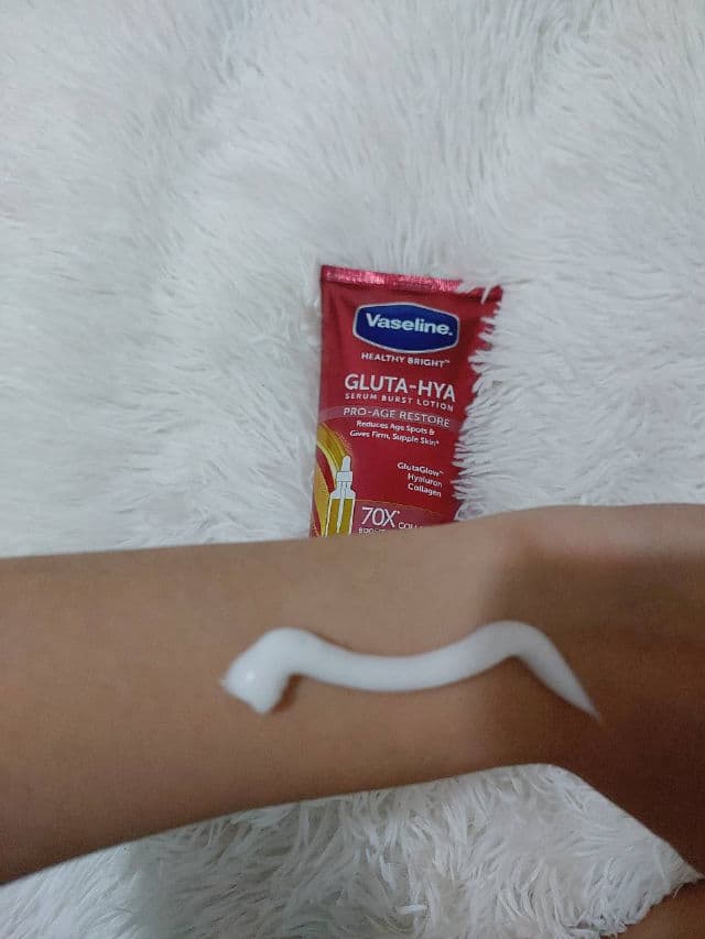 Vaseline Healthy Bright Gluta-Hya Serum Burst Lotion Pro-Age Restore review photo by Soojin