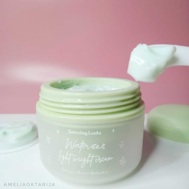 Saturday Looks Waterizer Light Weight Cream - Salicylic Acid & Bakuchiol review photo by ameliaoktarija