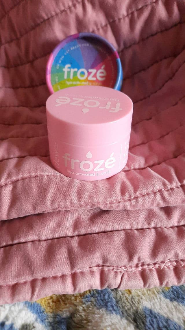 DEW of the GODS Frozé Lip Scrub review photo by Codermary 