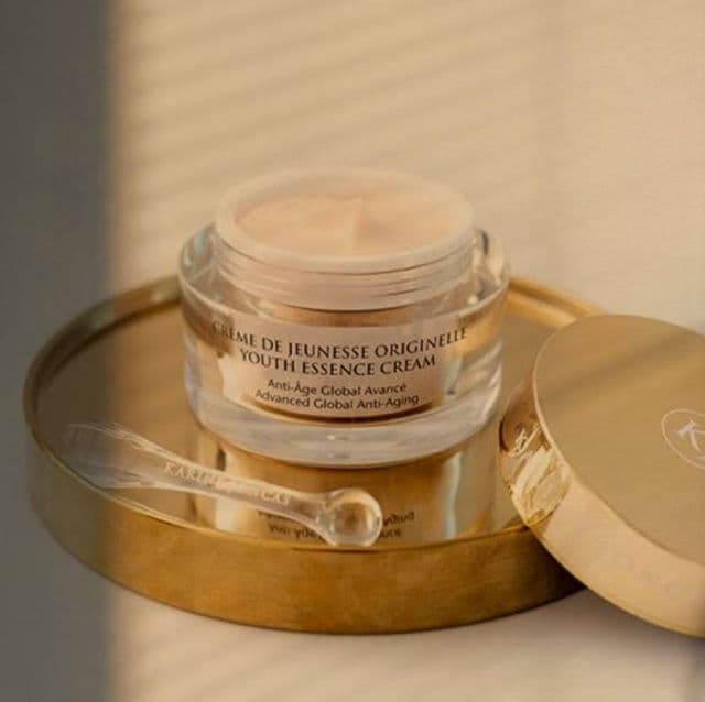 Karine Joncas Youth Essence Cream review photo by Codermary 