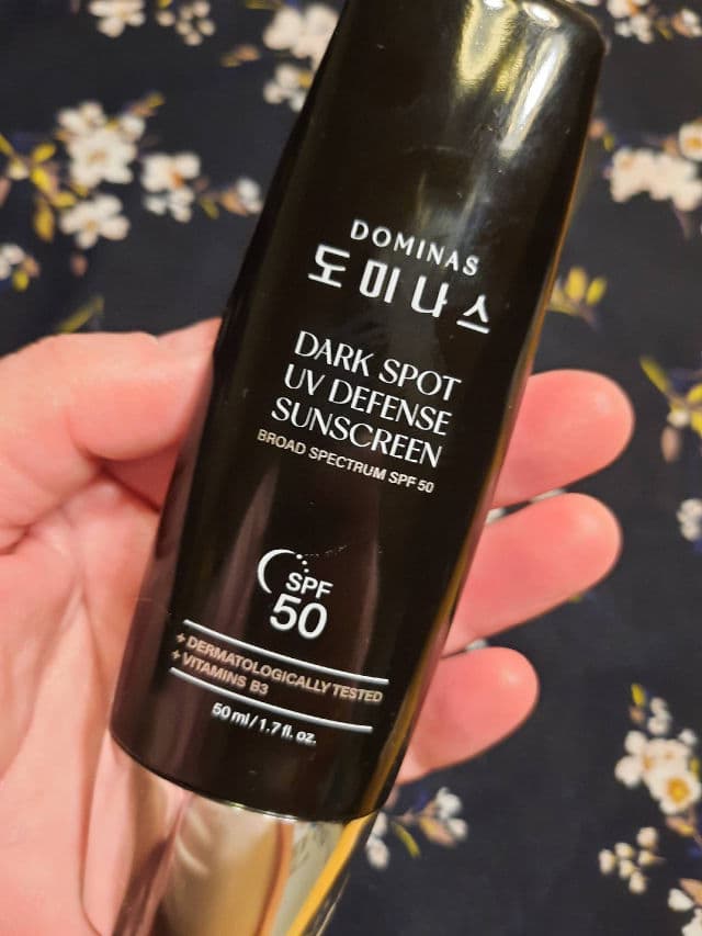 Dominas Dark Spot UV Defense Sunscreen SPF50 review photo by Codermary 