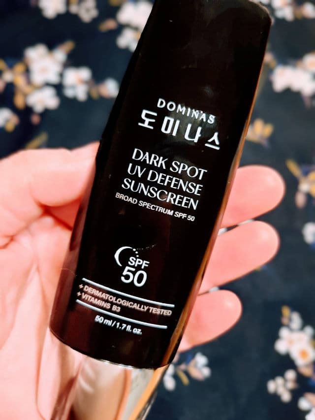 Dominas Dark Spot UV Defense Sunscreen SPF50 review photo by Codermary 