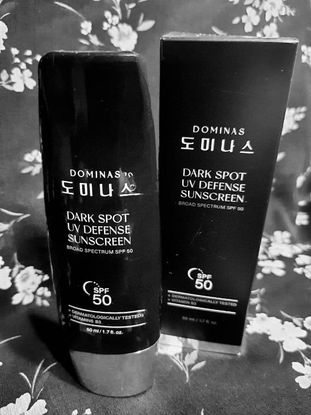 Dominas Dark Spot UV Defense Sunscreen SPF50 review photo by Codermary 