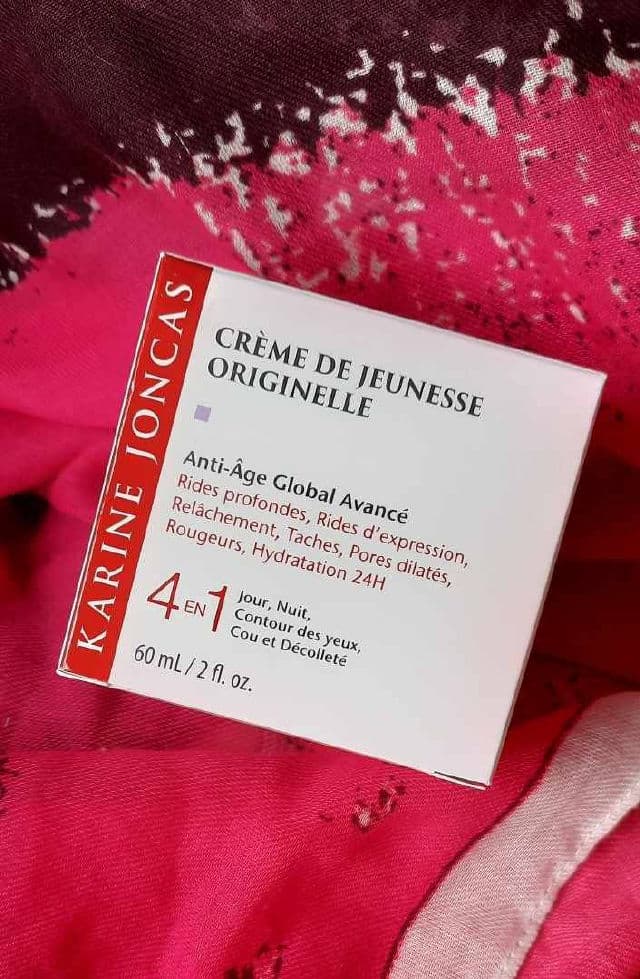 Karine Joncas Youth Essence Cream review photo by Codermary 