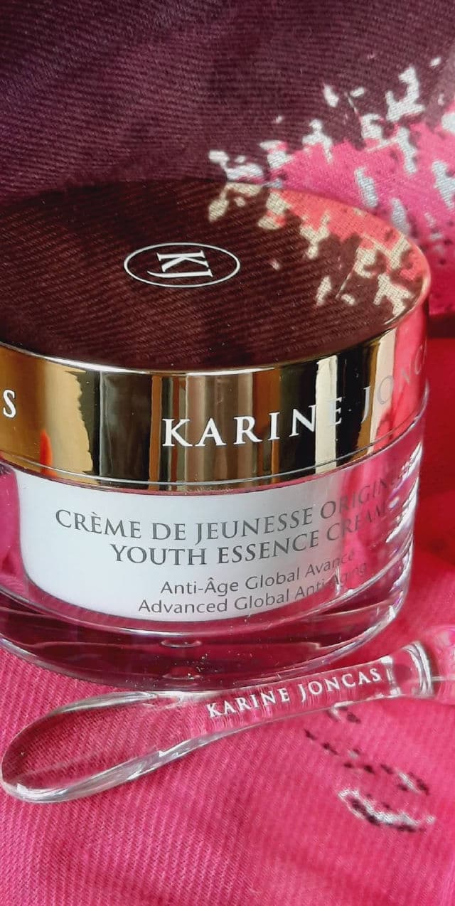 Karine Joncas Youth Essence Cream review photo by Codermary 