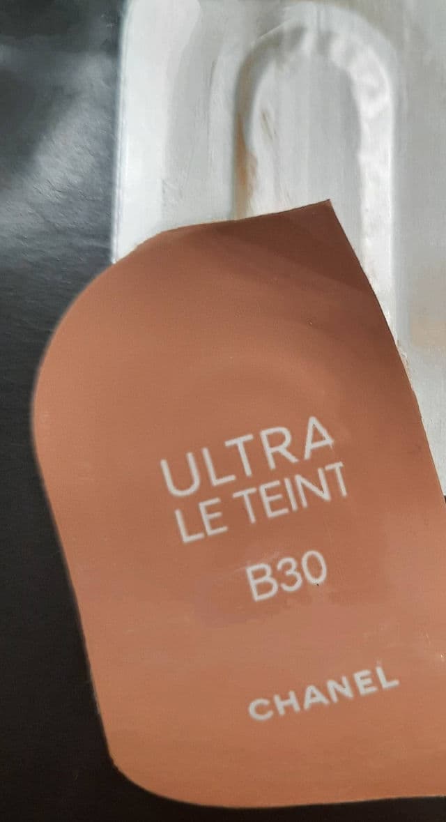 Chanel Ultra Le Teint Velvet Foundation review photo by Codermary