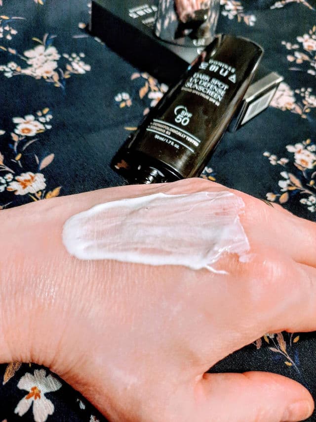 Dominas Dark Spot UV Defense Sunscreen SPF50 review photo by Codermary 