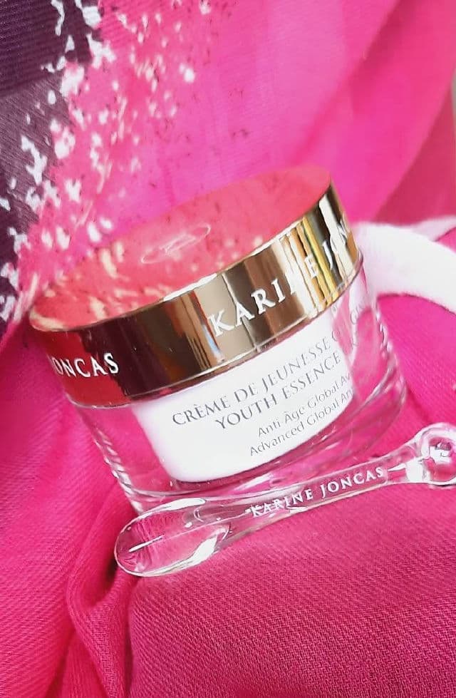 Karine Joncas Youth Essence Cream review photo by Codermary 