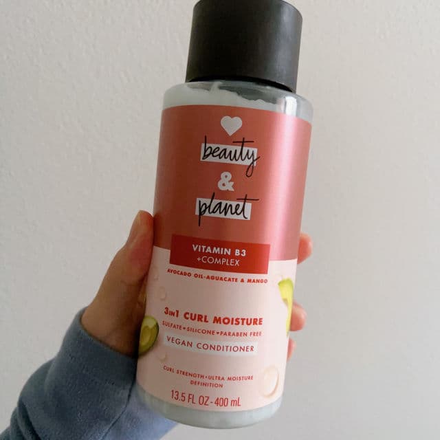 Love Beauty and Planet Vitamin B3 + Complex Avocado Oil-Aguacate & Mango 3in1 Curl Moisture Vegan Conditioner review photo by purplerain9