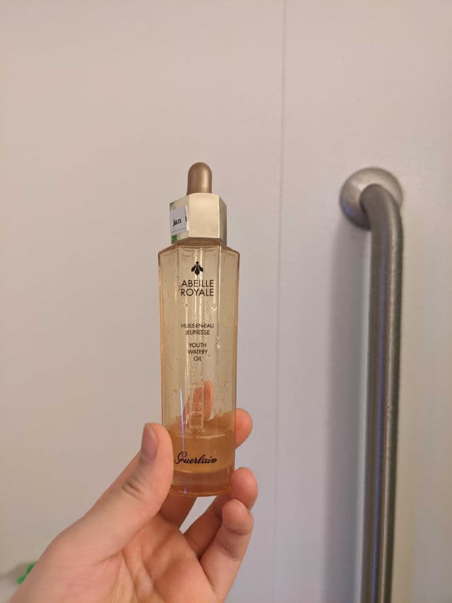 Guerlain Abeille Royale Youth Watery Oil review photo by irene1990