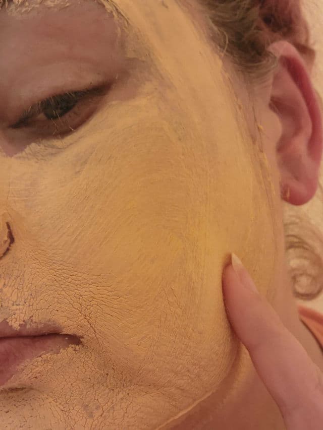 ANAIRUI Skin Care Turmeric Vitamin C Clay Mask review photo by SarriK